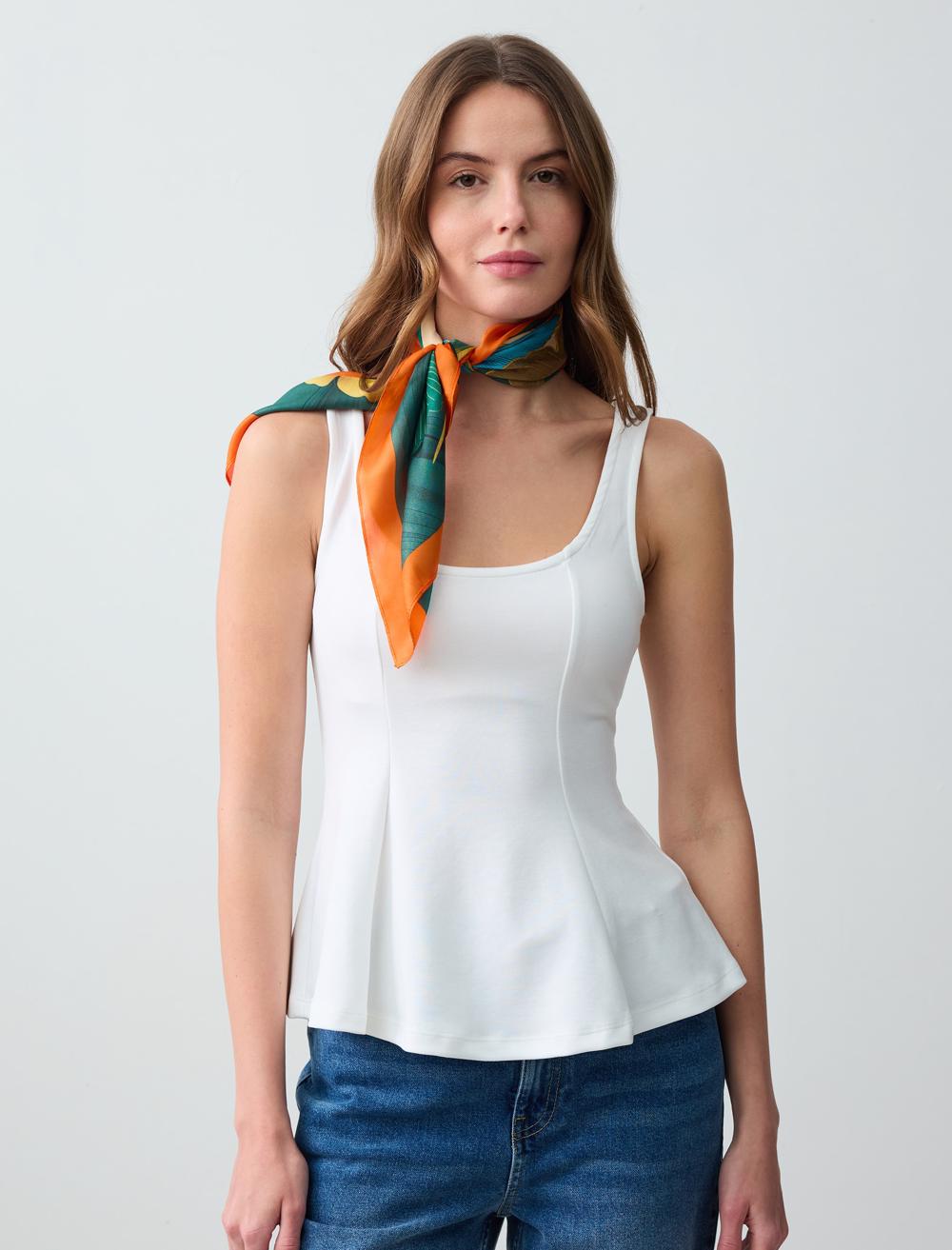 Dar Kesim U Yaka Kolsuz Modal Örme Atlet