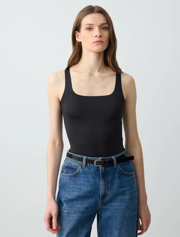 Women Black U Neck Slim Fit Sleeveless Knitted Tank Top