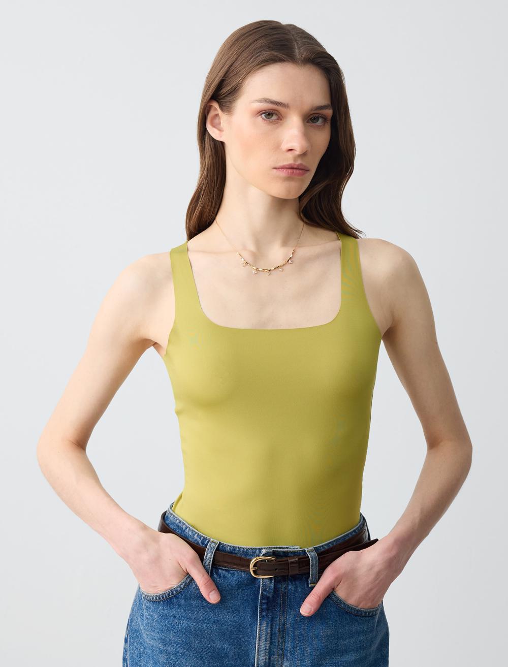 U Yaka Dar Kesim Kolsuz Örme Atlet