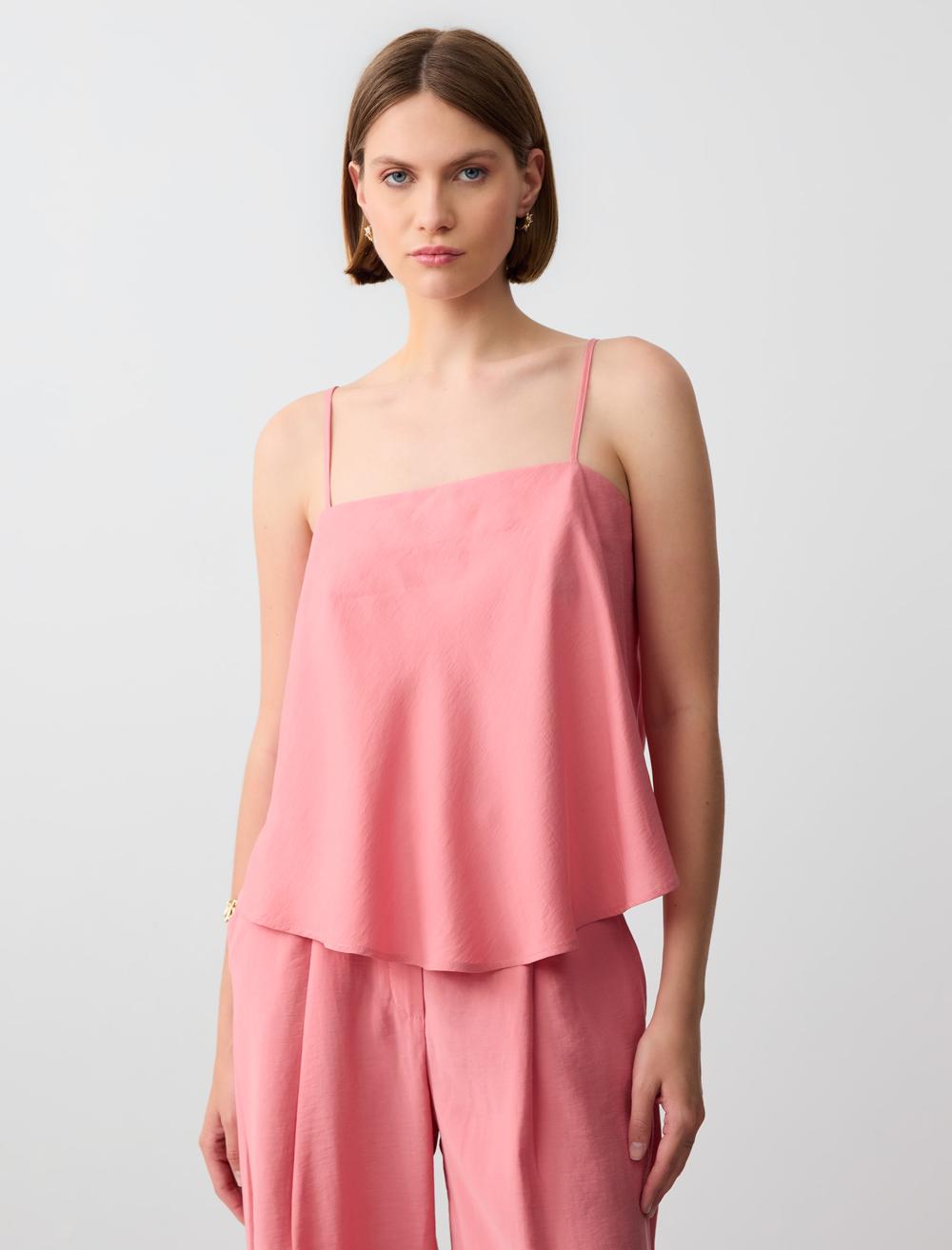 Askılı Düz Yaka Kısa Dokuma Bluz