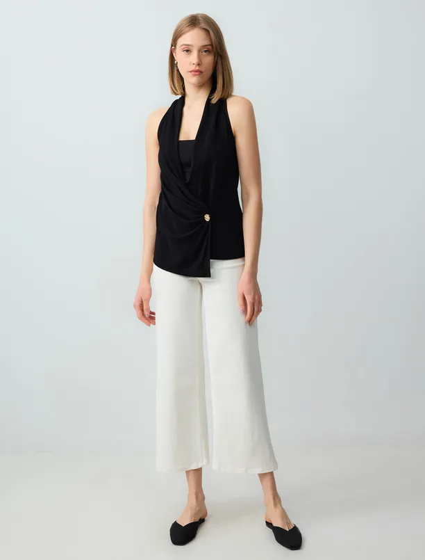 Women Black Straight Cut Double-breasted Collar Sleeveless Knitted Blouse