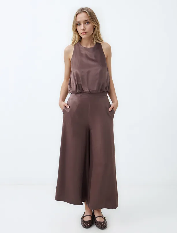 Bayan Kahverengi Boyundan Bağlı Kolsuz Dokuma Bluz