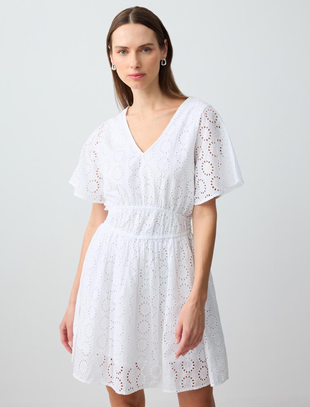 %100 Pamuk V Yaka Ajurlu Kısa Kollu Mini Dokuma Elbise