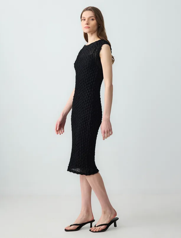 Women Black Slim Fit Round Neck Lace Detailed Knitted Midi Dress