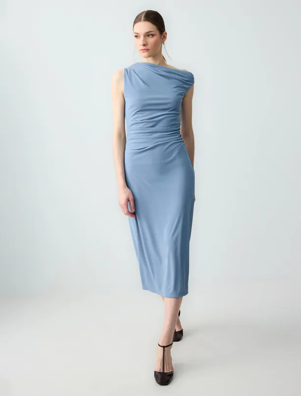 Women Blue Slim Fitted Boat Neck Low Shoulder Knitted Dress