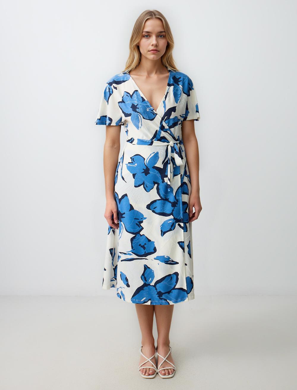 V Yaka Kısa Kollu Çiçek Desenli Örme Midi Elbise