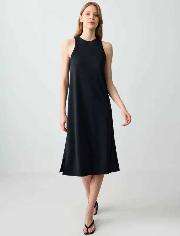 Women Black Relaxed Fit Sleeveless Crew-Neck Knitted Midi Dress