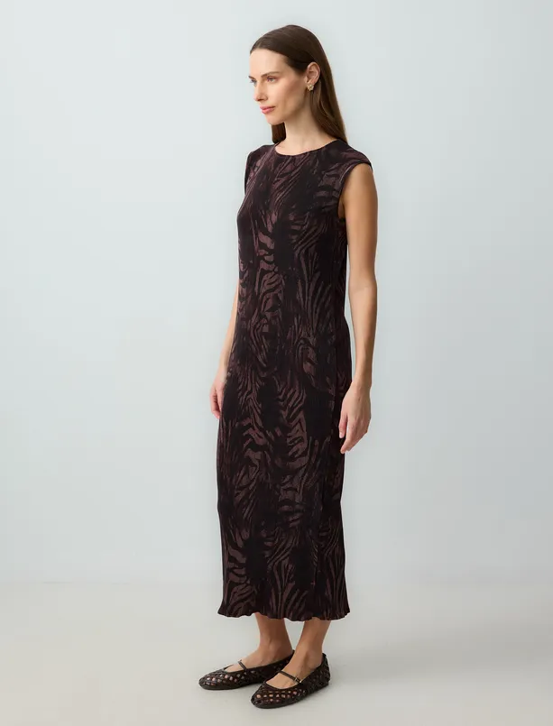 Bayan Kahverengi Yuvarlak Yaka Desenli Kolsuz Örme Midi Elbise