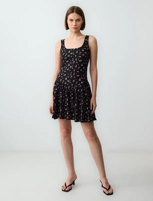 Bayan Siyah Rahat Kesim Kare Yaka Kolsuz Çiçek Desenli Örme Mini Elbise