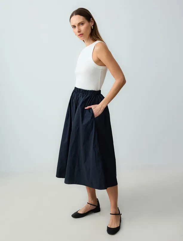 Women Black Relaxed Fit High Waist Elasticized Woven Midi Skirt