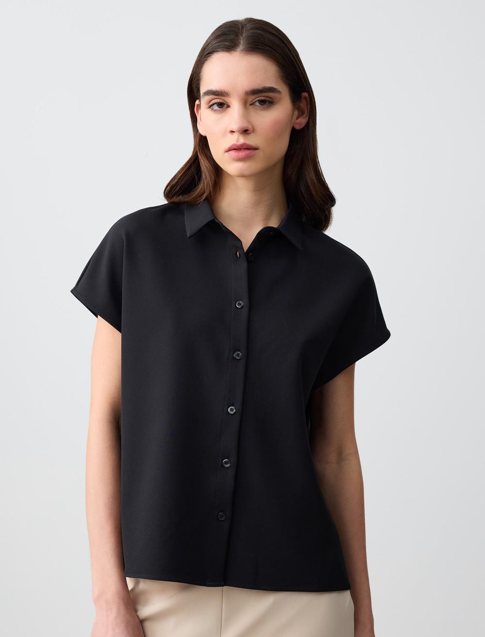 Düz Kesim Kolsuz Dokuma Gömlek