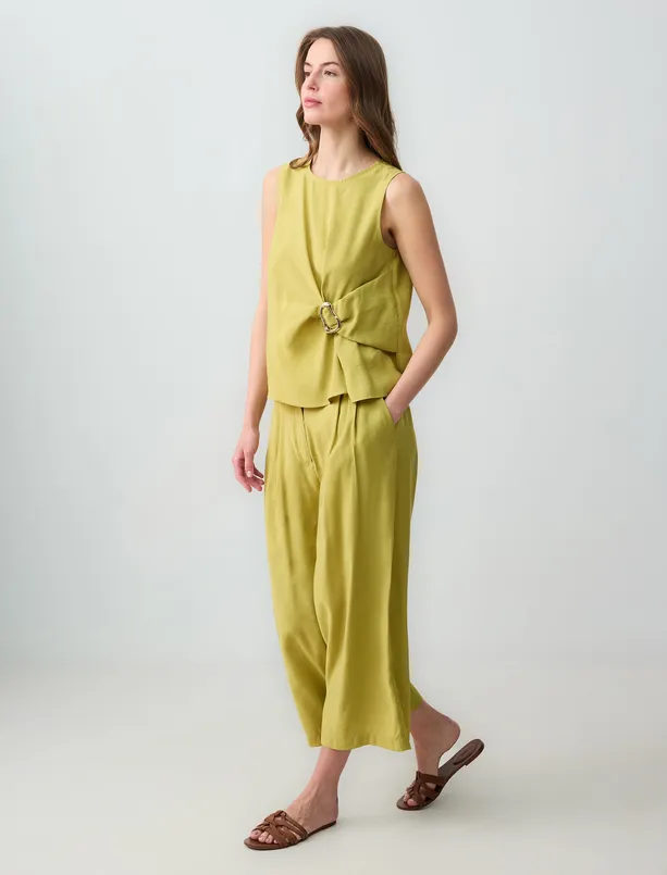 Women Green Relaxed Fit High Waist Wide Leg Short Woven Pants