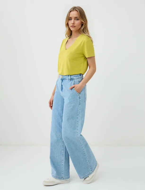 Women Blue Regular Waist Wide Leg Denim Pants with Belt Detail