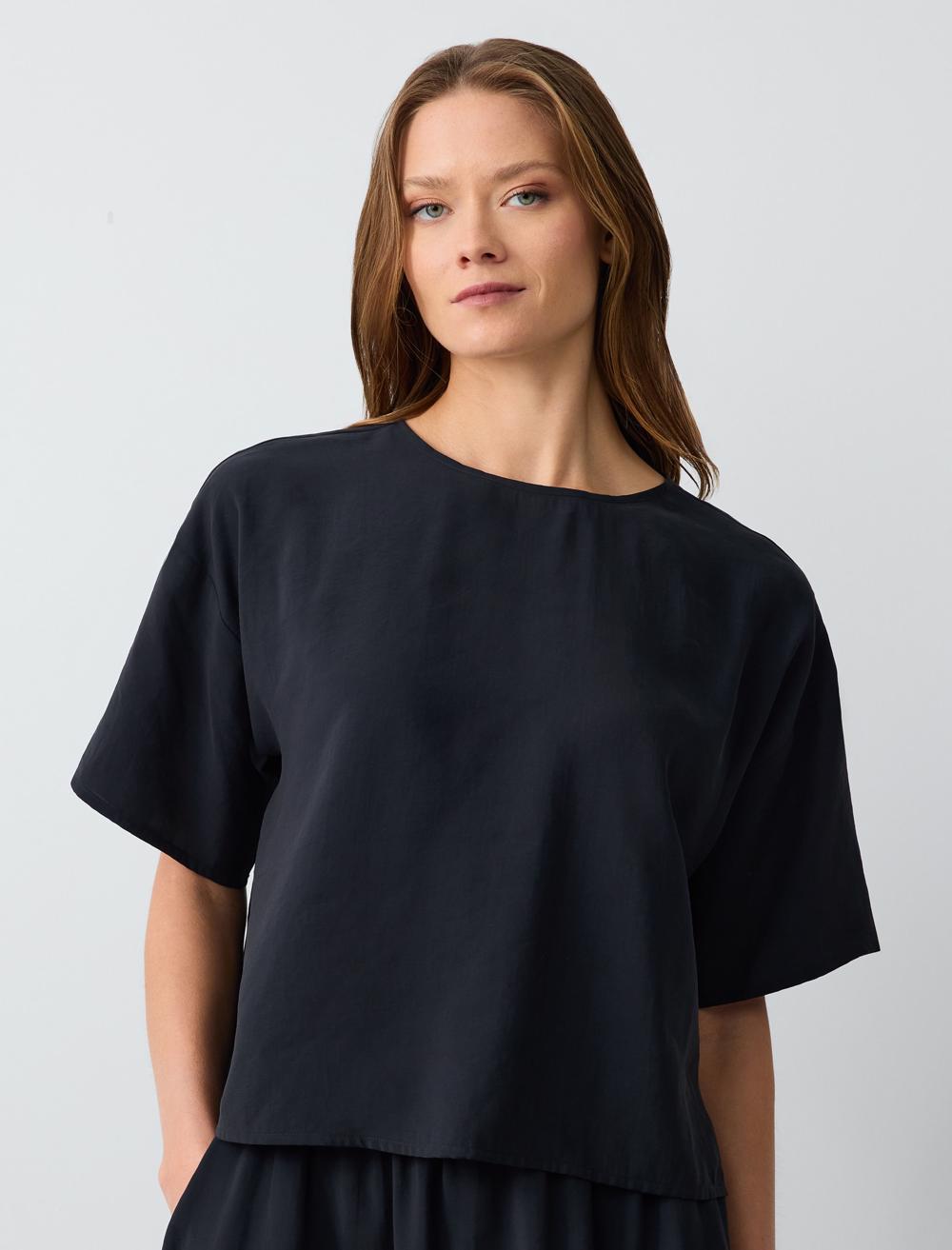 Rahat Kesim Kısa Kollu Yuvarlak Yaka Modal Dokuma Bluz