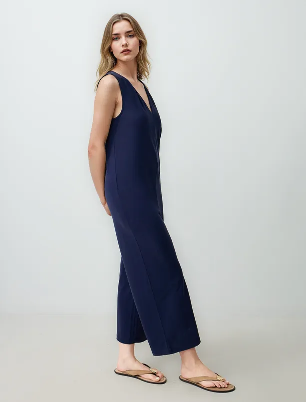 Women Dark Blue Straight Cut V-Neck Knitted Jumpsuit
