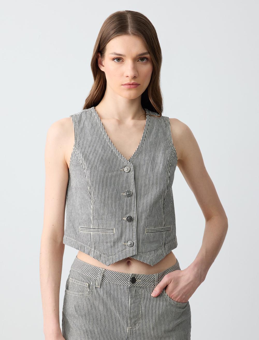 Dar Kesim Çizgi Desenli Kısa Denim Yelek
