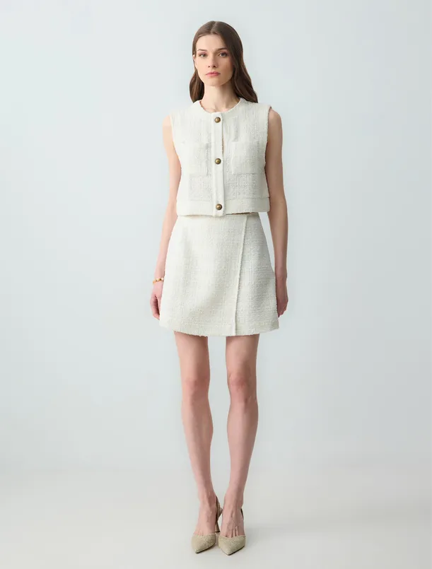 Women Ecru Crew Neck Sleeveless Short Knitted Vest