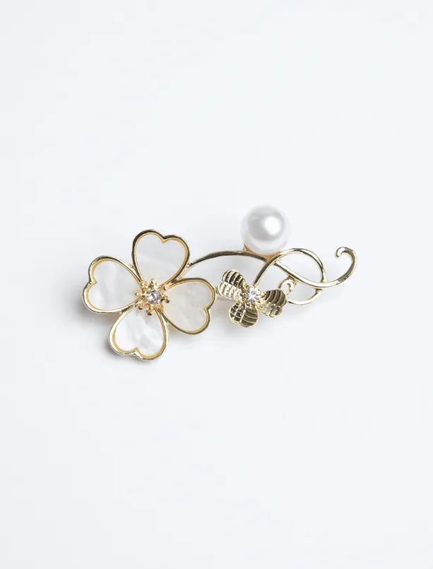 Women White Flower and Pearl Figured Brooch