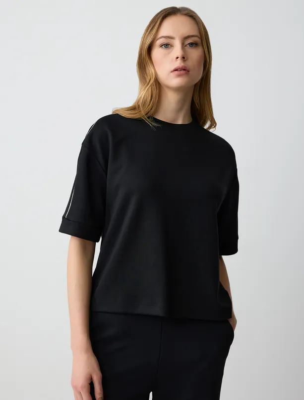 Women Black Crew Neck Straight Cut Short Sleeve Knitted Sweatshirt