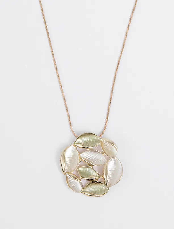 Women Green Seashell Figured Modern Necklace