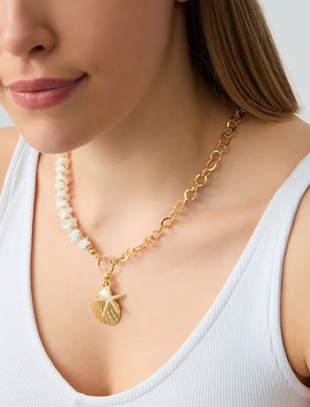 Women White Seashell Figured Adjustable Necklace