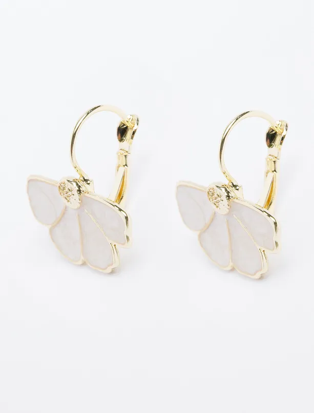 Bayan Beyaz Yarım Papatya Figürlü Küpe