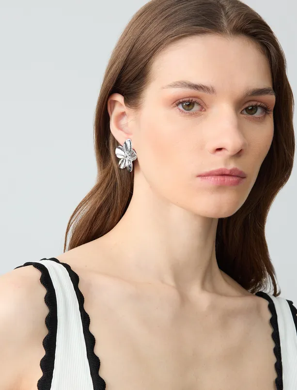Women Grey Elegant Earrings with Bright Flower Figures