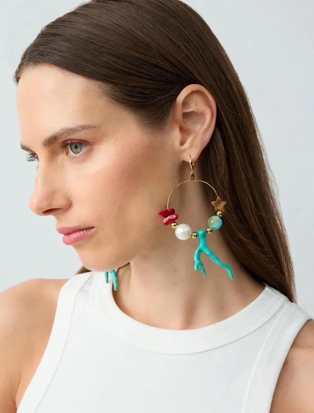 Women Blue Asymmetric Figured Pearl Detailed Hoop Earrings