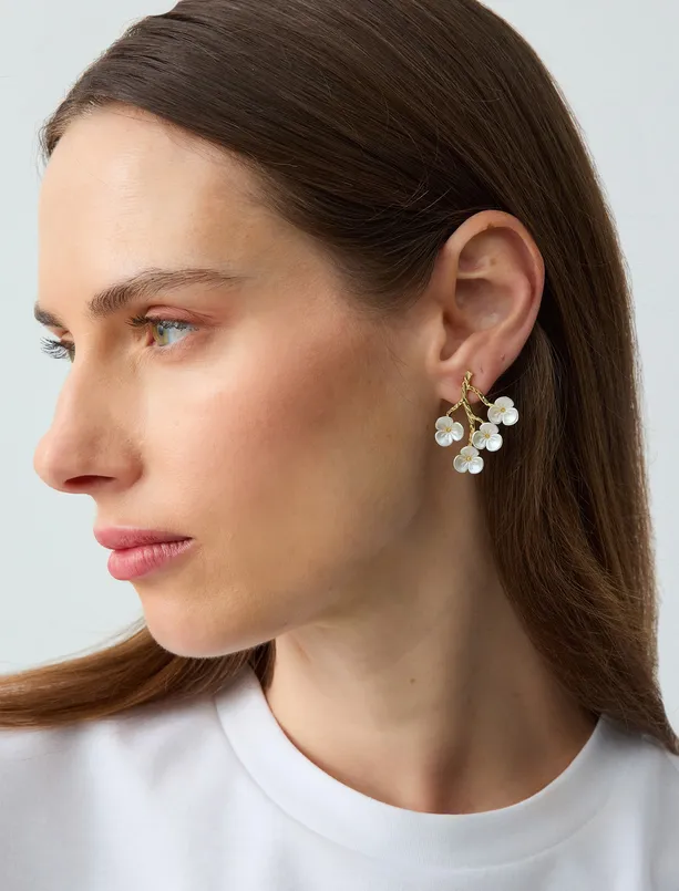Women White Quadruple Flower Figured Earrings