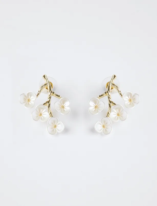 Women White Quadruple Flower Figured Earrings