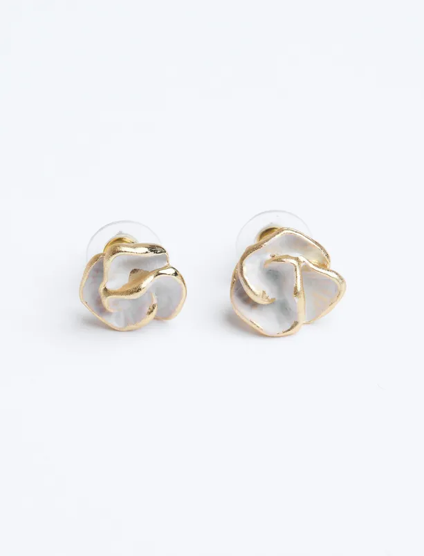 Women White Elegant Flower Figured Earrings