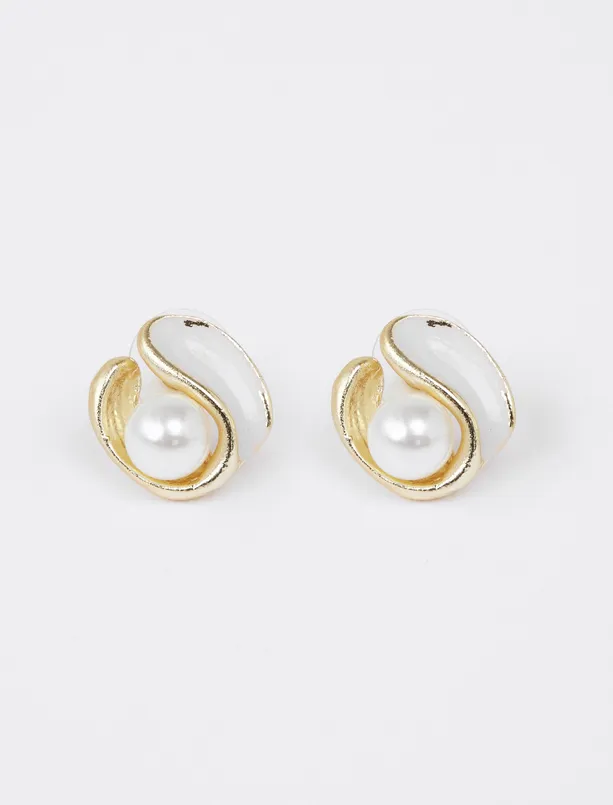 Women White Pearl Detailed Modern Earrings