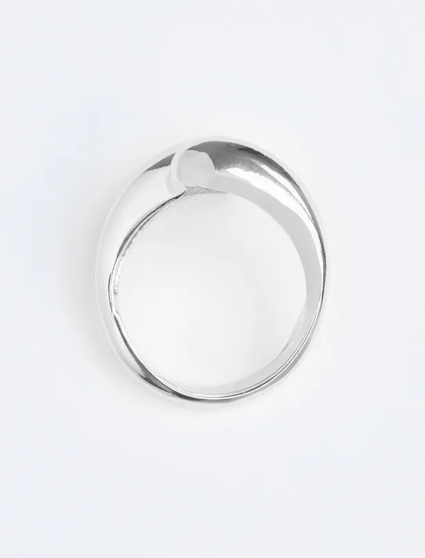 Women Grey Drop Figured Shiny Ring