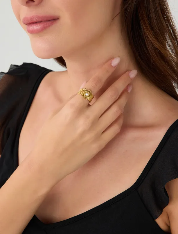 Women Yellow Pearl Detailed Sun Figured Ring