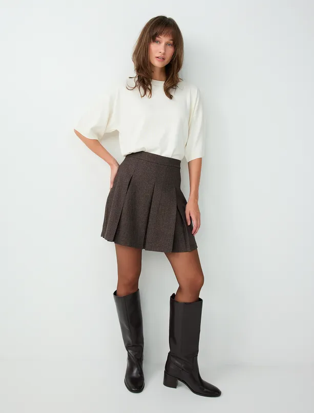 Women  Straight-Cut, Waistband-Zippered, Textured Short Skirt