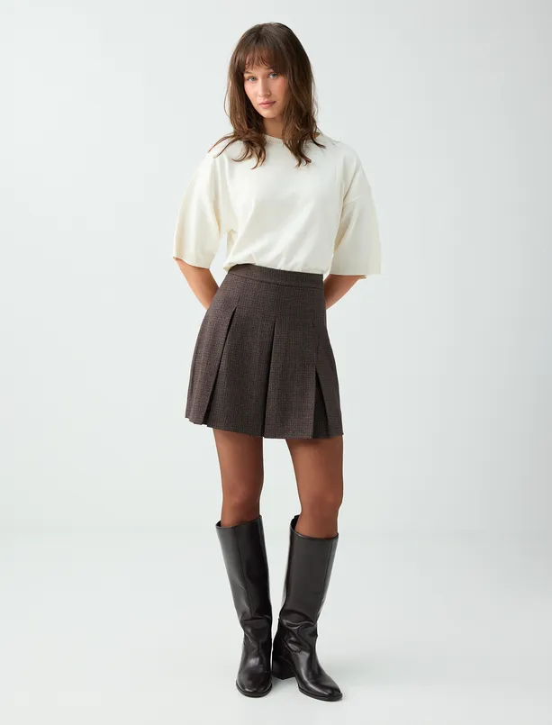 Women Brown Straight-Cut, Waistband-Zippered, Textured Short Skirt