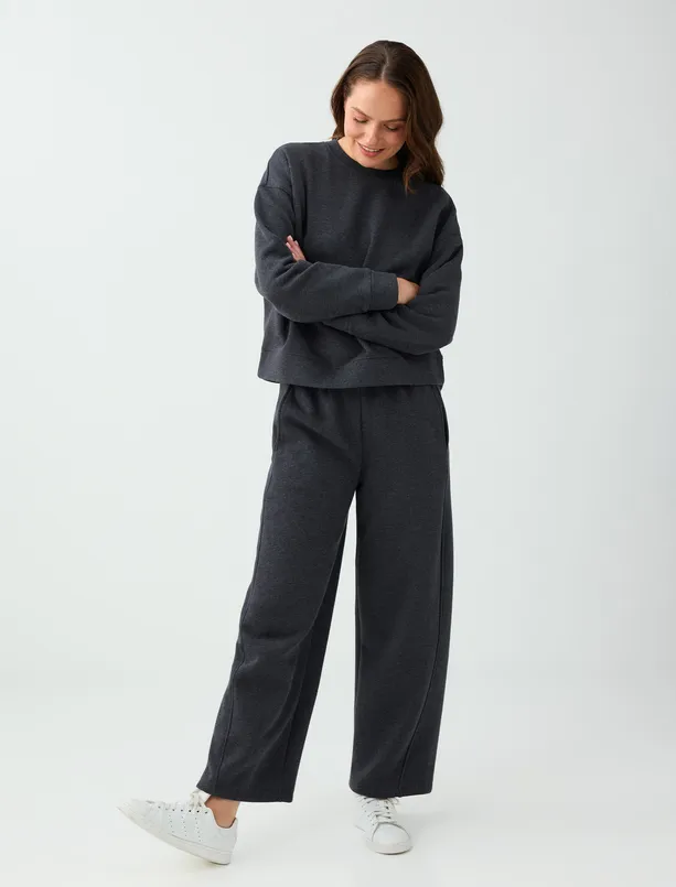 Women  Cotton Fleece Pants with Detailed Pockets and Wide Legs
