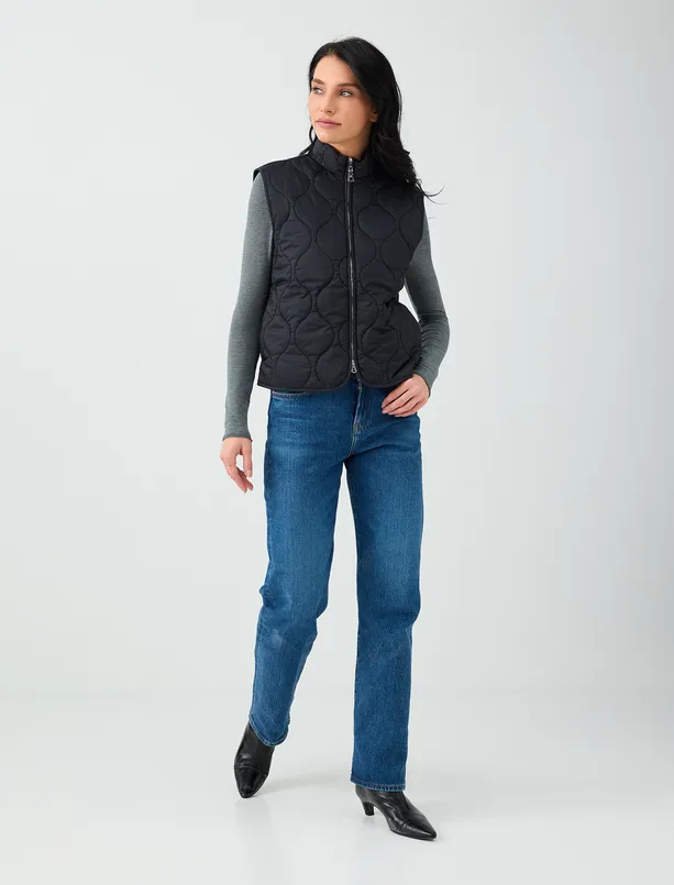 Women Black Pocket-Detail Straight-Cut Quilted Puffer Vest