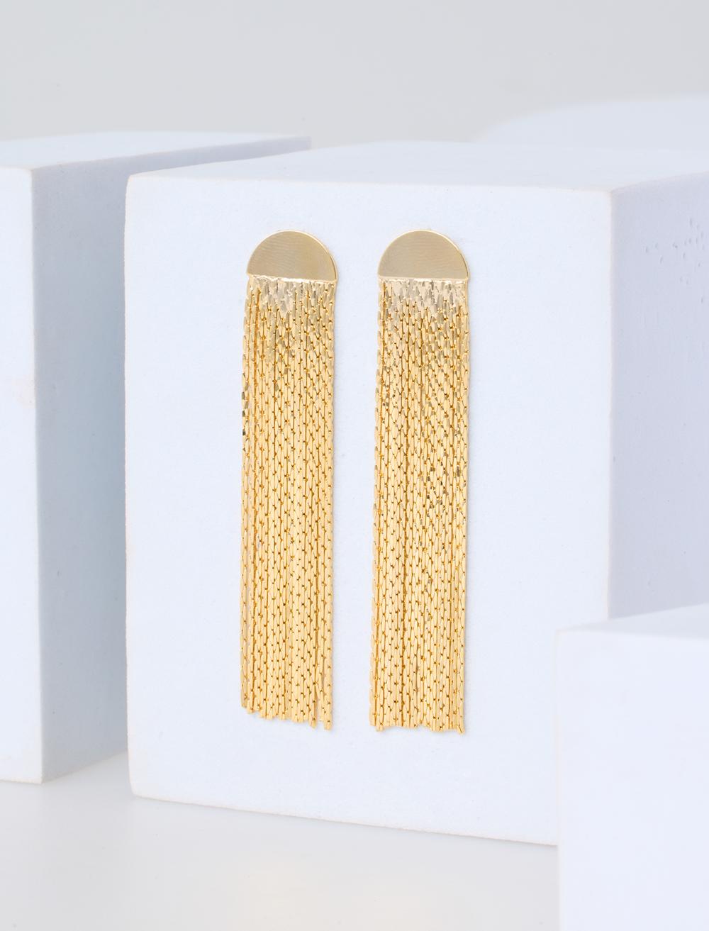 Püskül Detaylı Sallantılı Modern Küpe