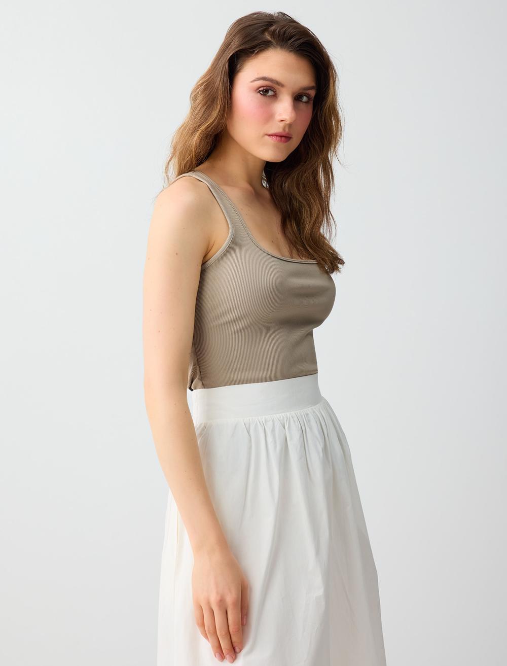 Dar Kesim Kare Yaka Örme Atlet