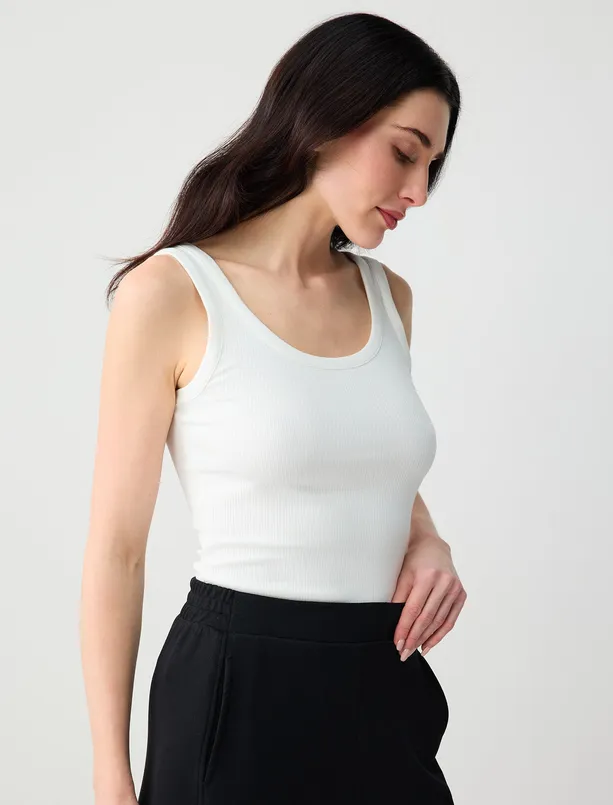 Bayan  Dar Kesim Askılı U Yaka Örme Atlet