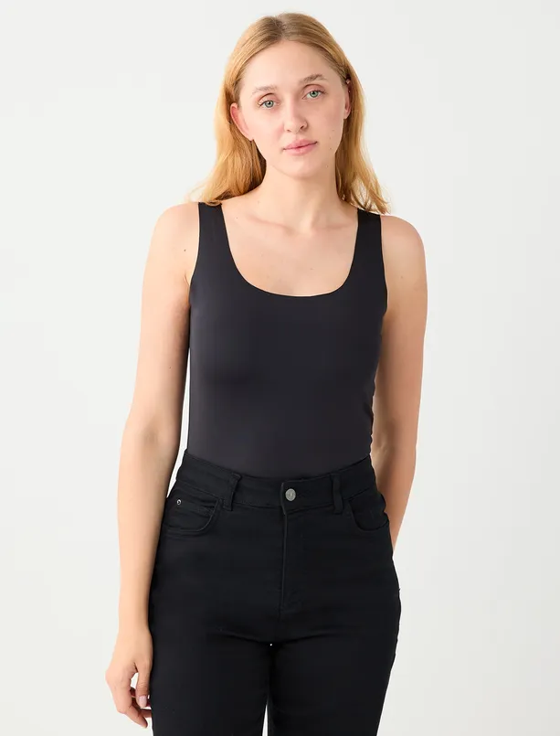 Bayan  U Yaka Dar Kesim Örme Atlet