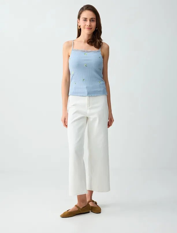 Bayan Mavi Çiçek Nakışlı Dar Kesim Askılı Örme Atlet