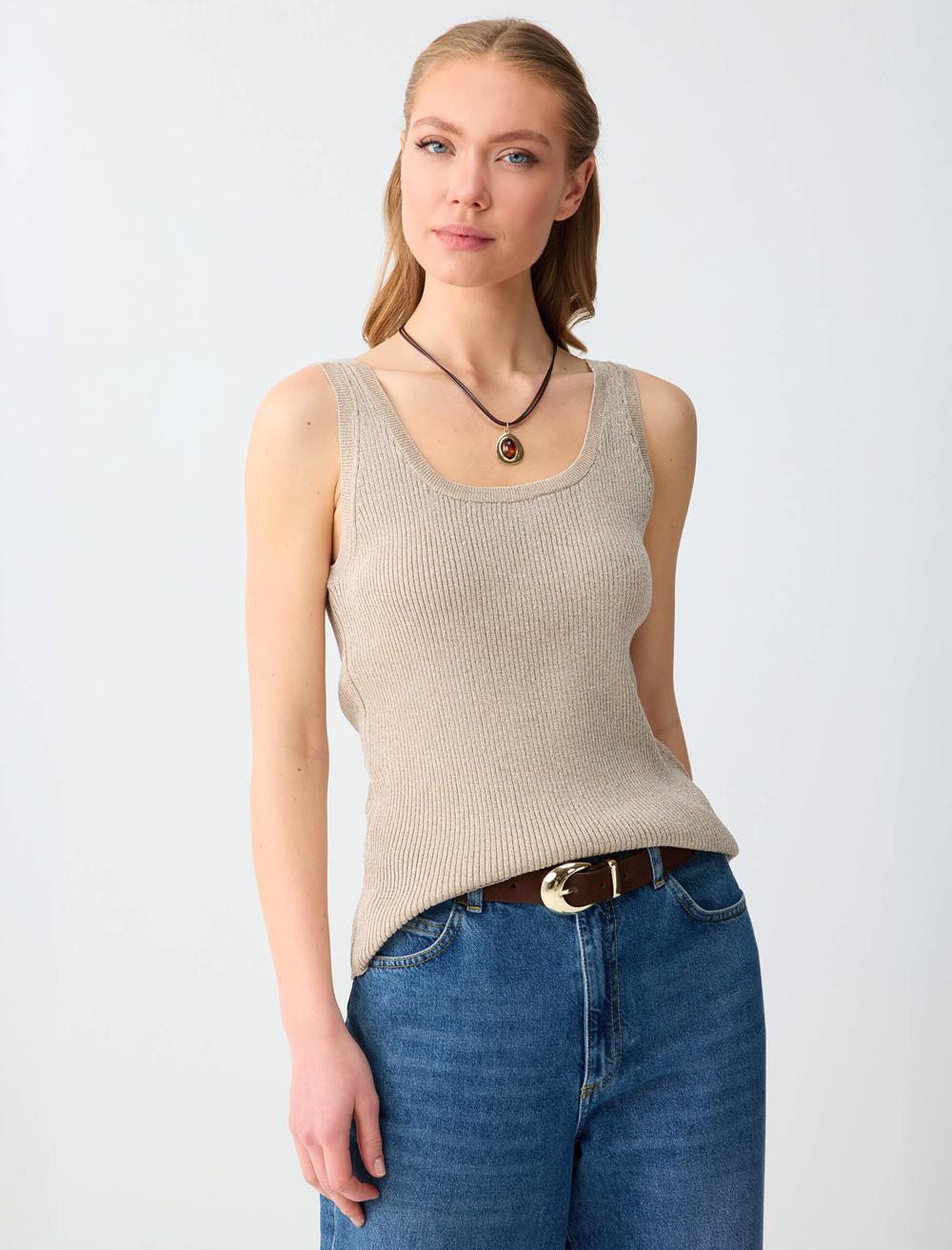 Dar Kesim U Yaka Triko Atlet