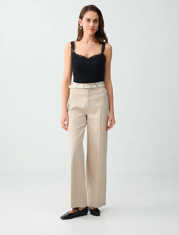 Bayan Siyah Kare Yaka Dantel Detaylı Dar Kesim Örme Atlet