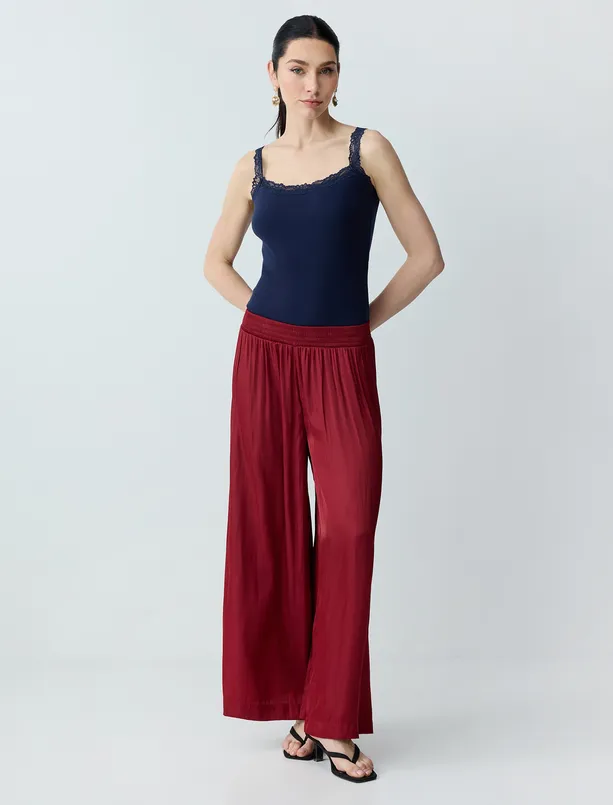 Bayan Lacivert Kare Yaka Dantel Detaylı Dar Kesim Örme Atlet