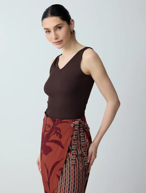 Bayan  Dar Kesim V Yaka Basic Örme Atlet