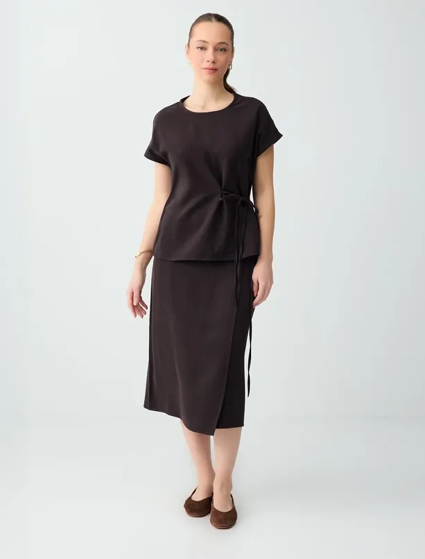 Bayan Kahverengi Yuvarlak Yaka Kolsuz Bağcık Detaylı Dokuma Bluz