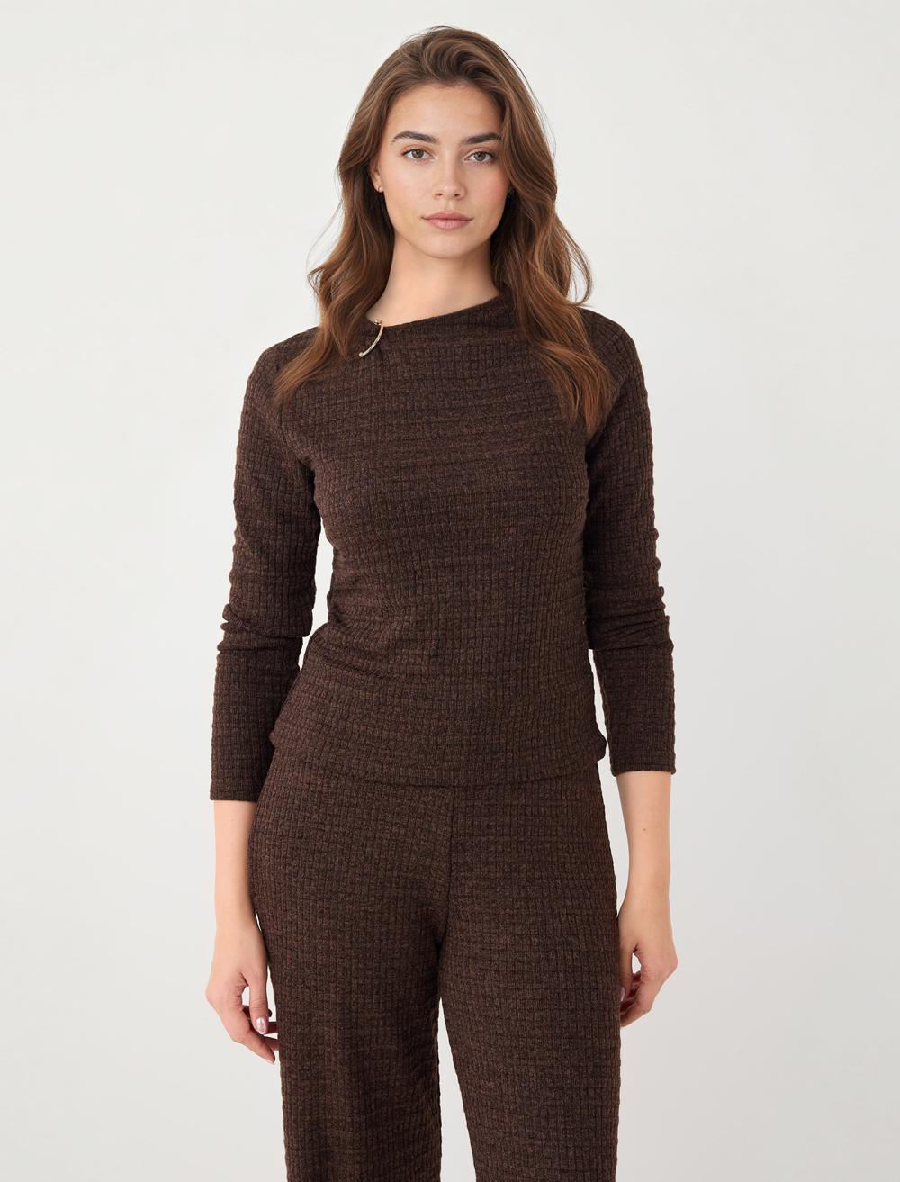 Yuvaralak Yaka Uzun Kollu Metal Detaylı Bluz