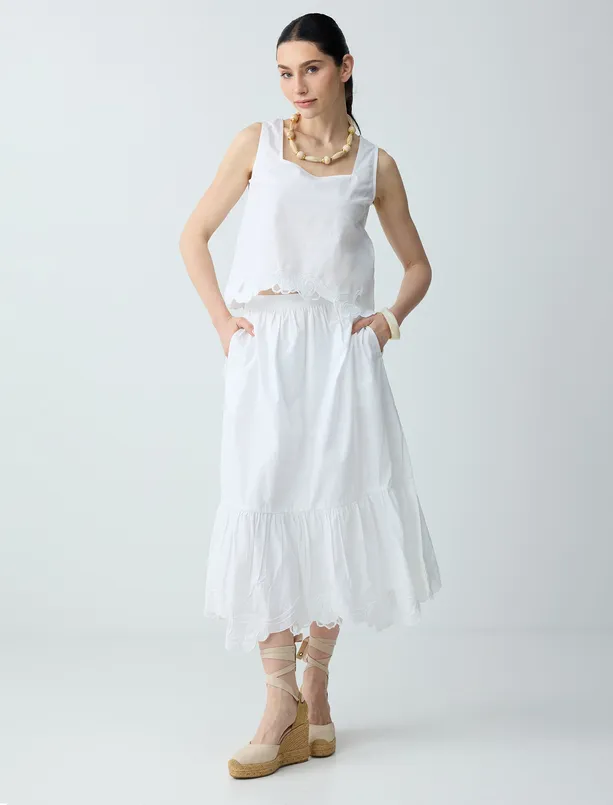 Bayan Beyaz %100 Pamuk Askılı Kare Yaka Nakışlı Dokuma Bluz